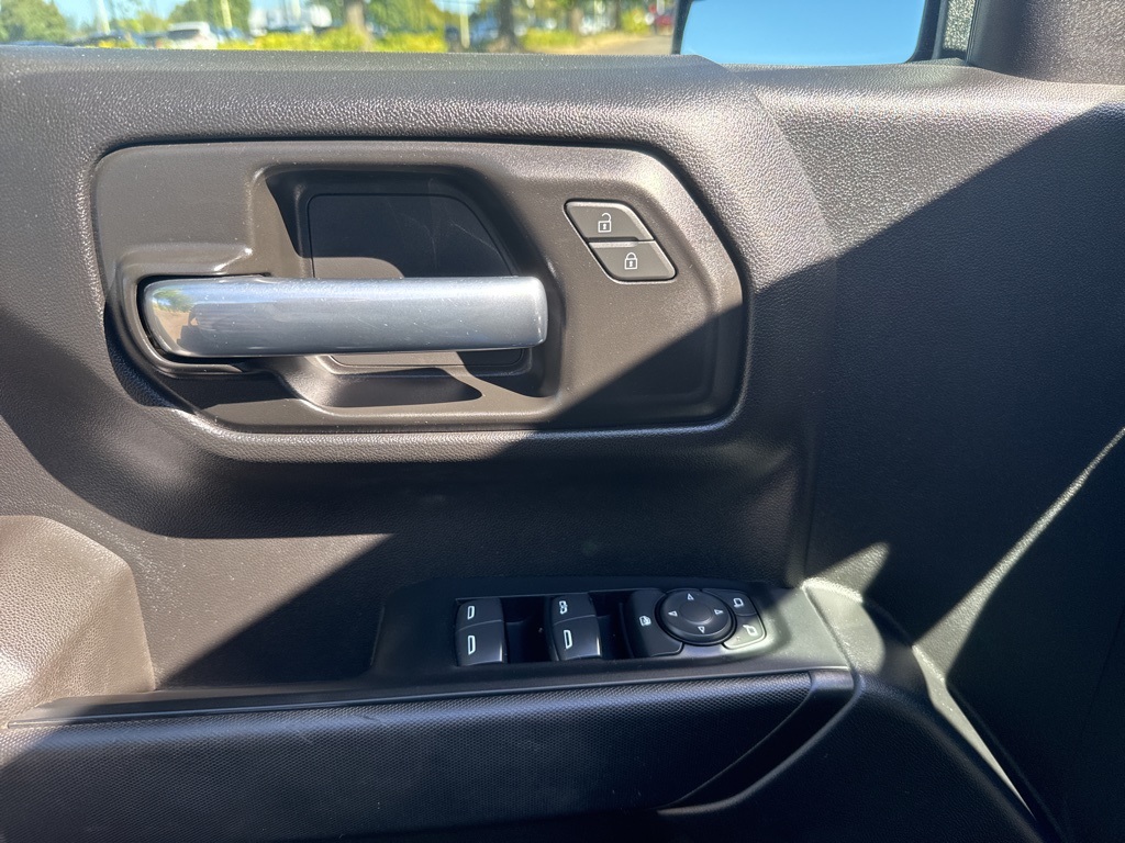2023 Chevrolet Silverado 1500 Custom photo 12