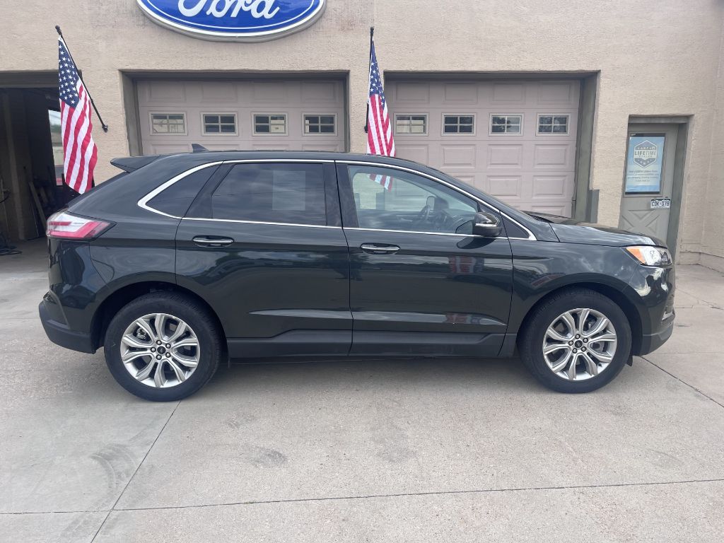 2024 Ford Edge Titanium photo 5