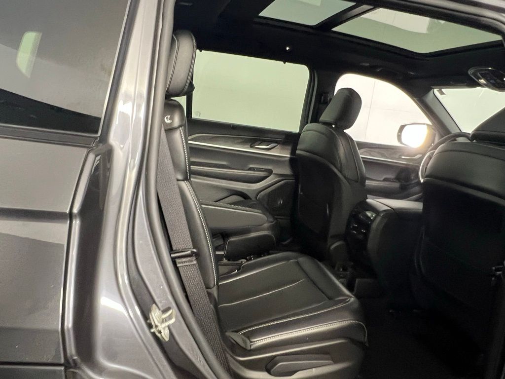 2024 Jeep Grand Cherokee Limited photo 25