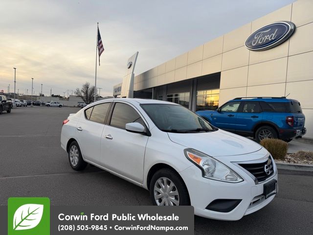 2016 Nissan Versa SV's photo