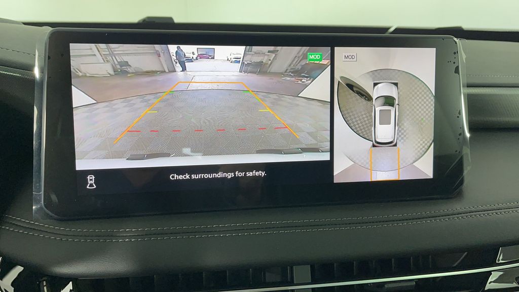 New 2025 White INFINITI LUXE image 23