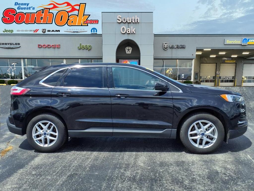 2022 Ford Edge SEL photo 2
