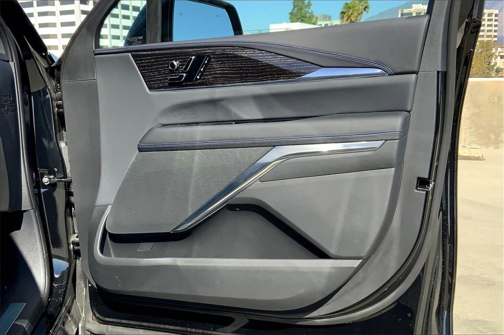 2025 Cadillac Escalade IQ Luxury photo 29