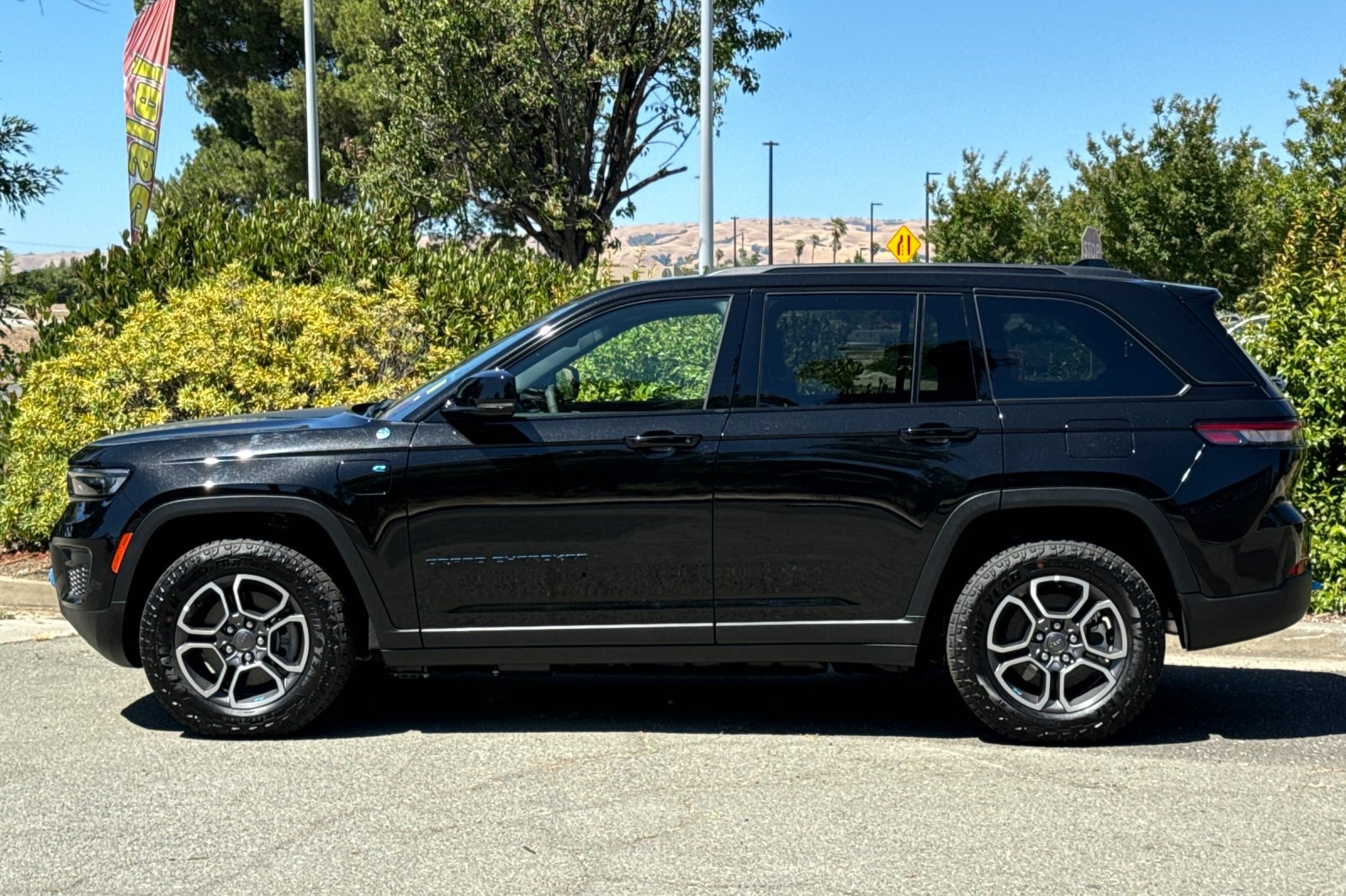 2023 Jeep Grand Cherokee Trailhawk 4xe photo 5