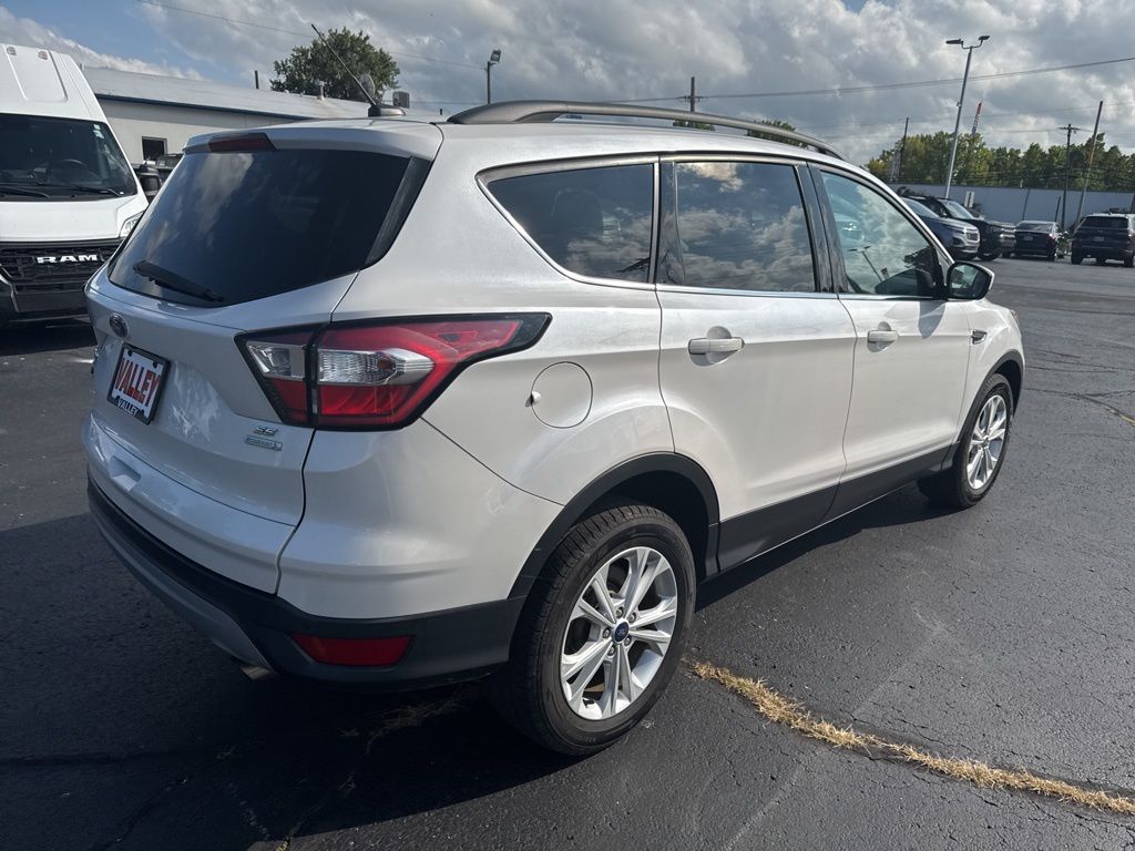 2017 Ford Escape SE photo 2