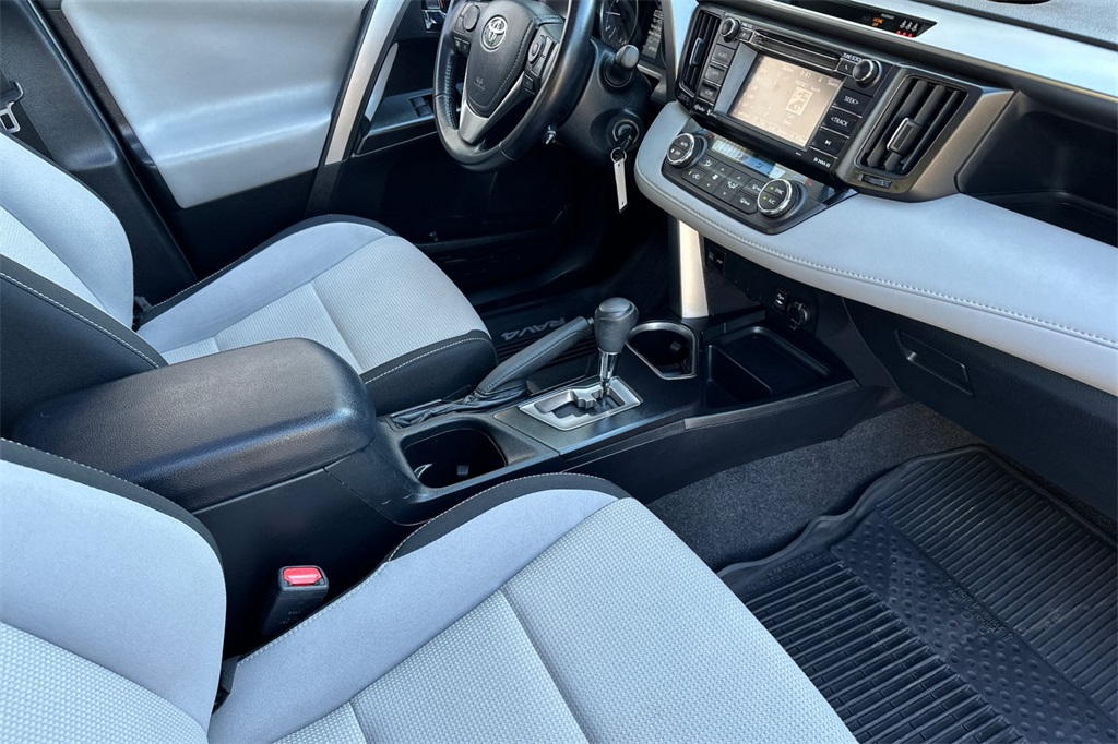 2017 Toyota RAV4 XLE photo 13