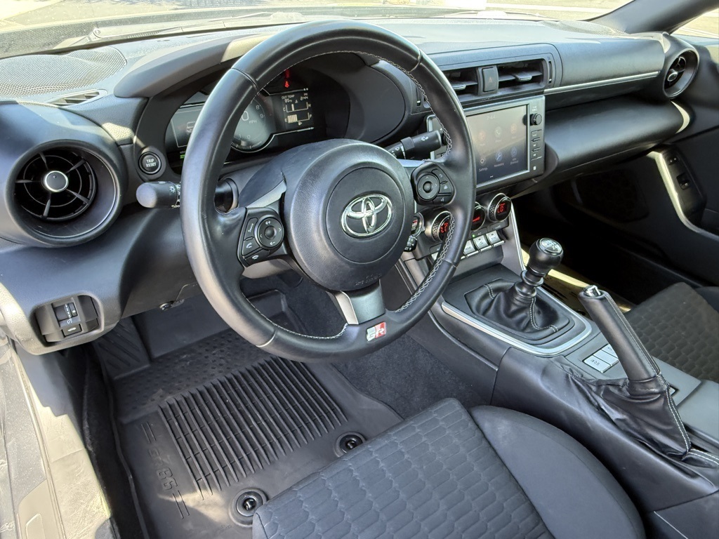 2024 Toyota GR86 Base photo 25