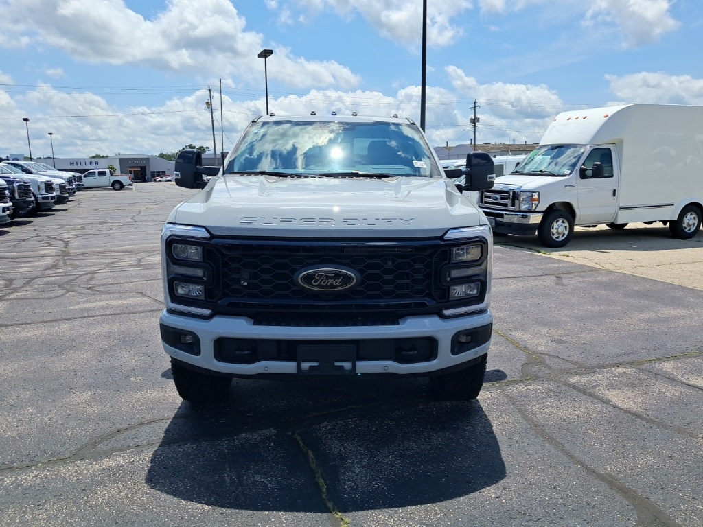 2025 Ford F-250 Lariat photo 2