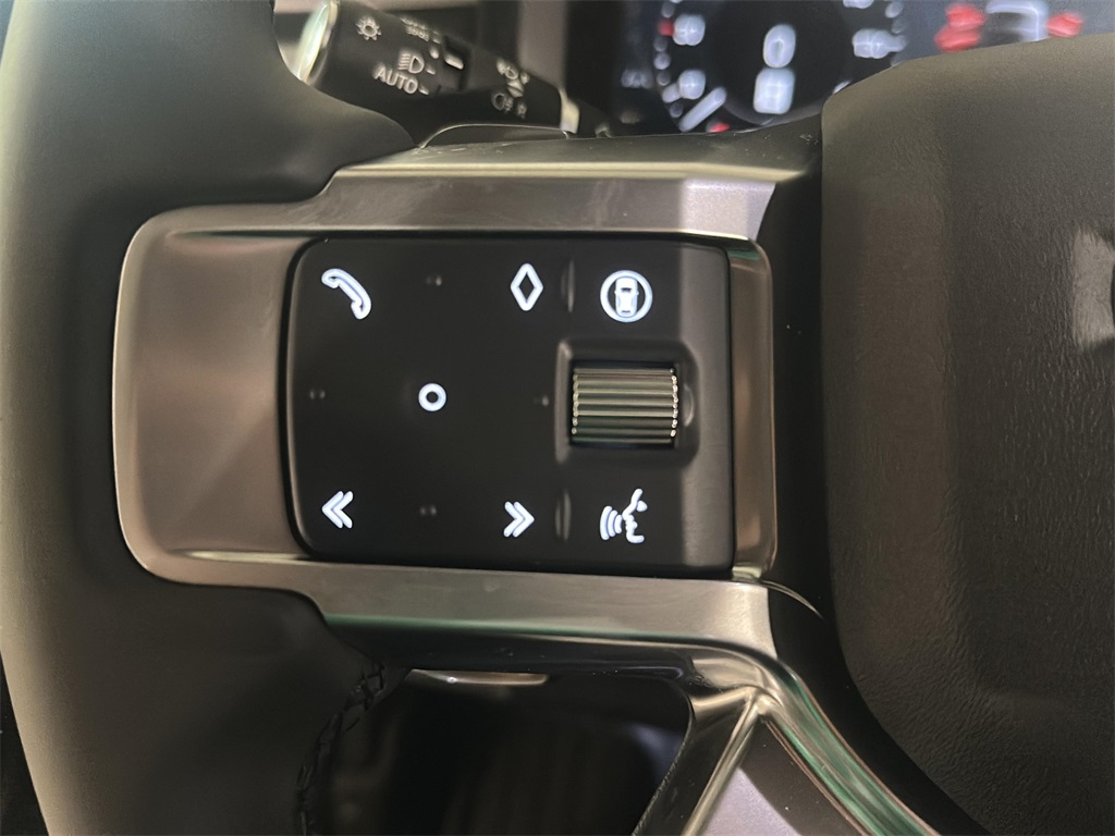 2025 Land Rover Discovery SE photo 16
