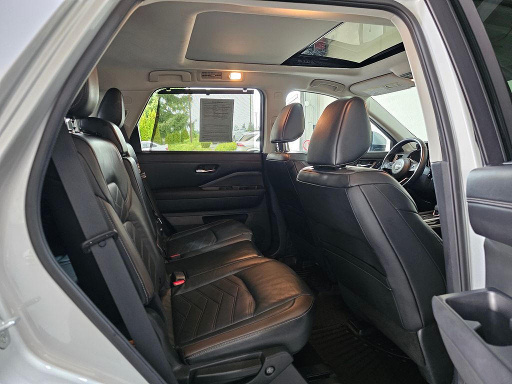 2022 Nissan Pathfinder Platinum photo 29