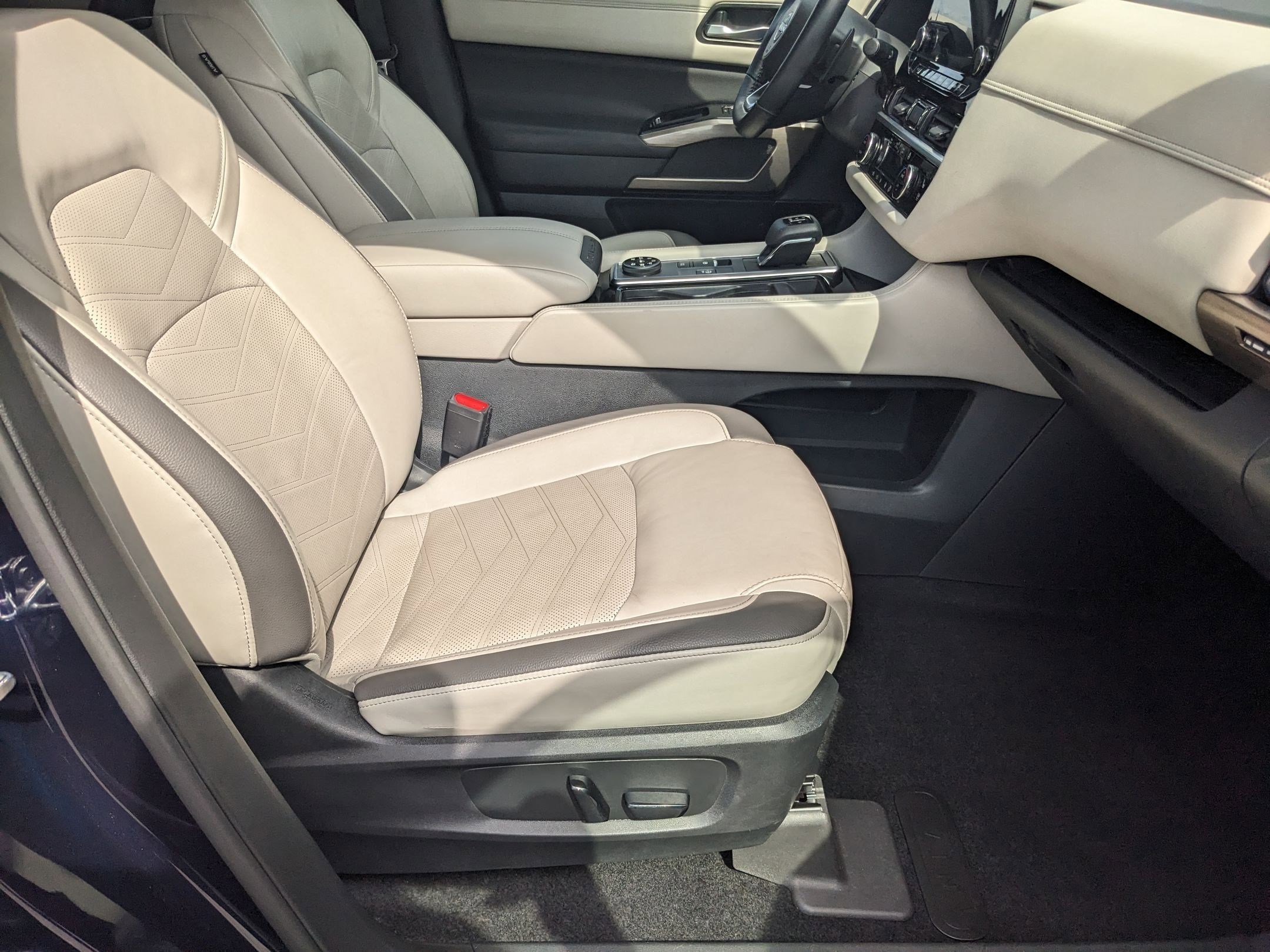 2022 Nissan Pathfinder Platinum photo 14
