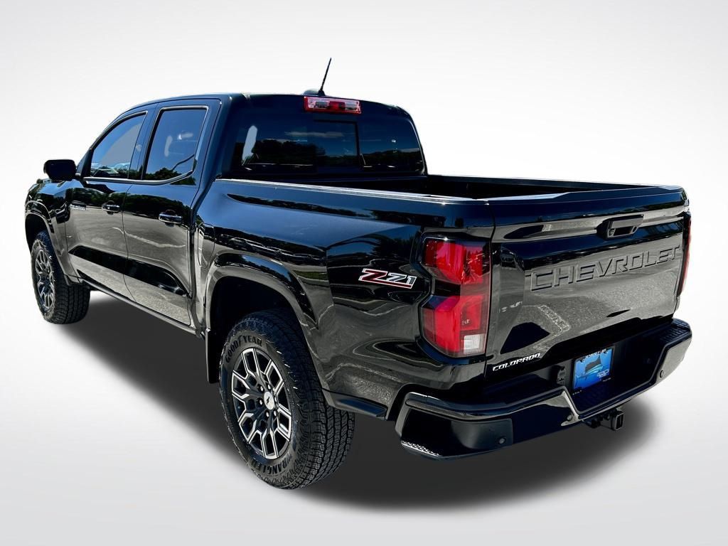 2025 Chevrolet Colorado Z71 photo 3