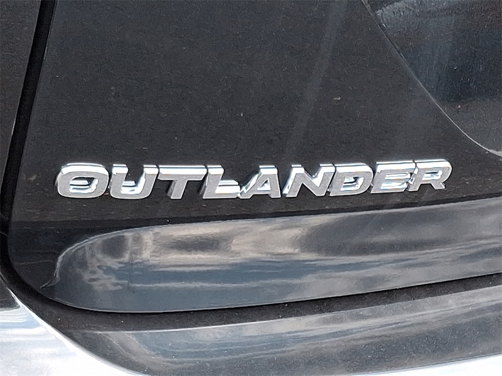 2025 Mitsubishi Outlander Platinum photo 4
