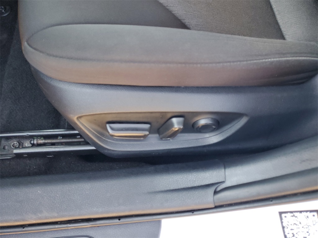 2023 Toyota Camry LE photo 13