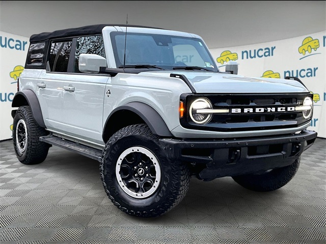 2022 Ford Bronco 4-Door Outer Banks's photo