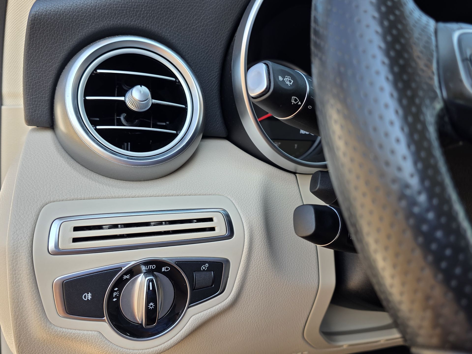 2016 Mercedes Benz C 300 photo 17