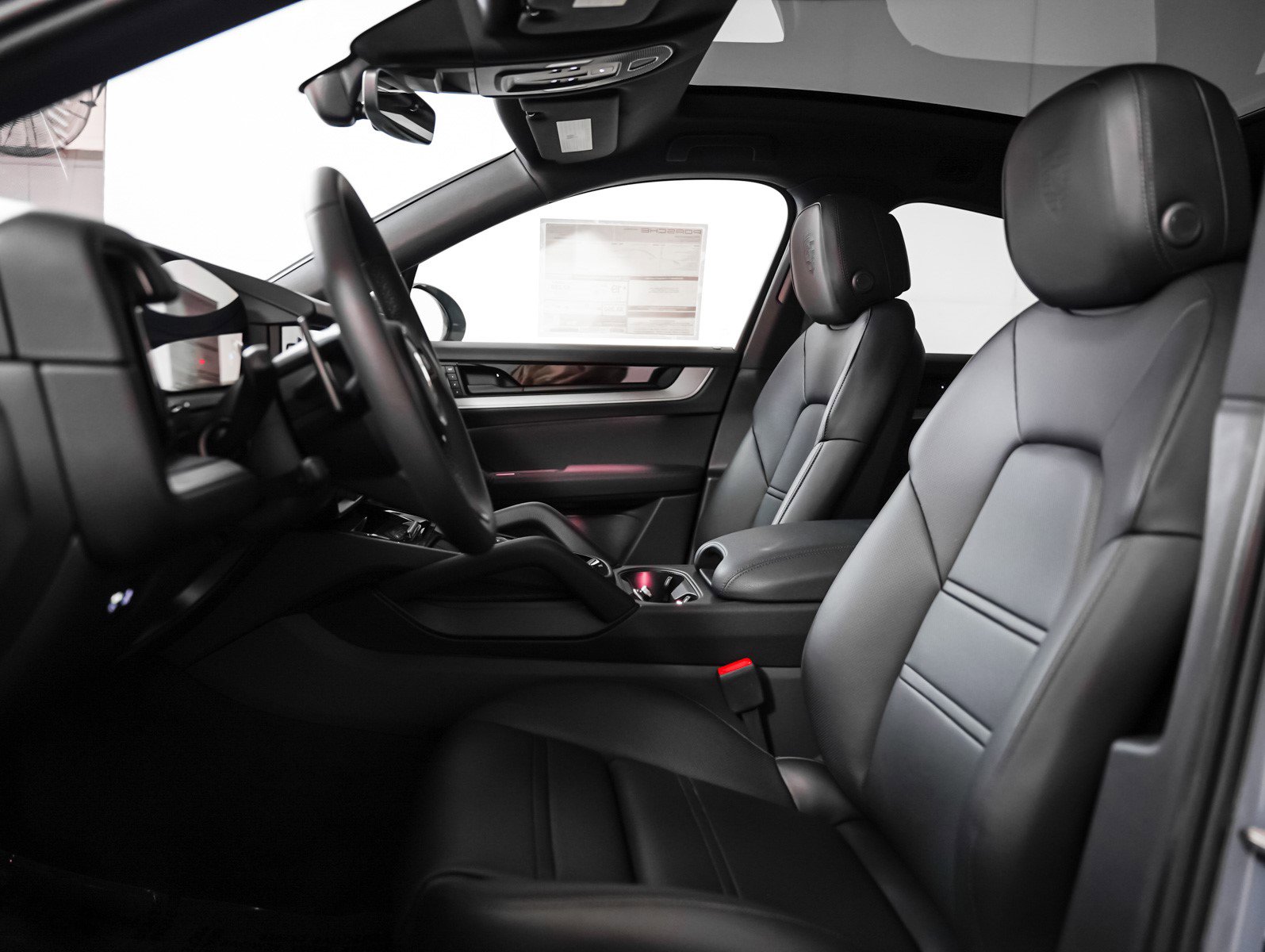 2025 Porsche Cayenne Coupe photo 5