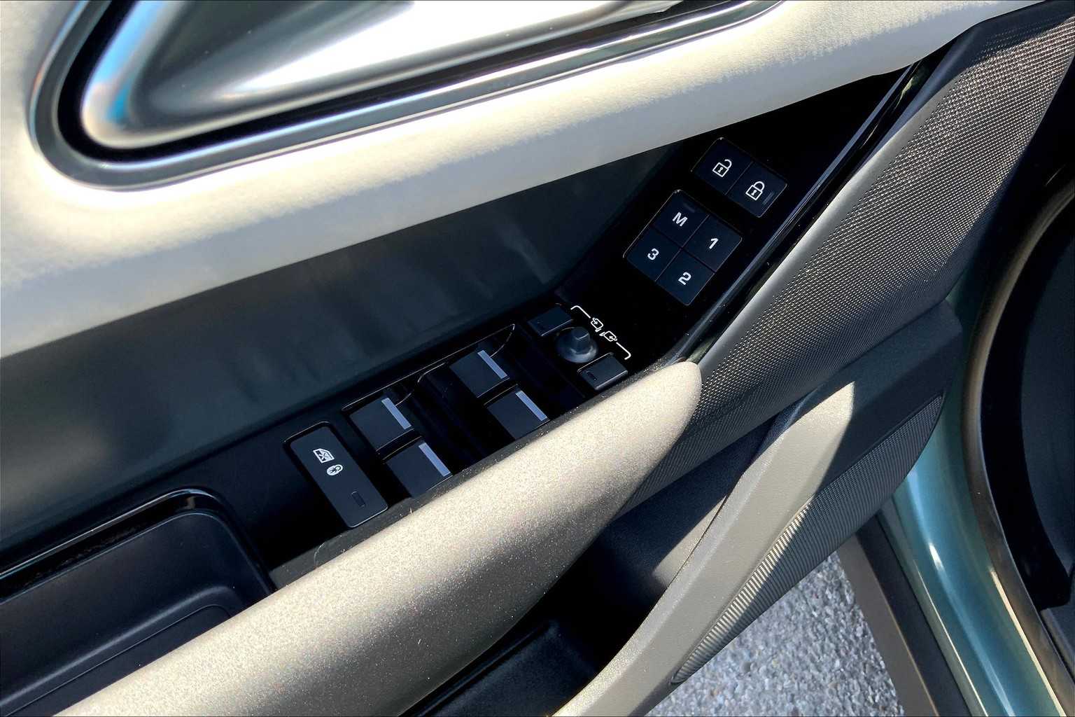 2026 Land Rover Range Rover Velar Velar S photo 16