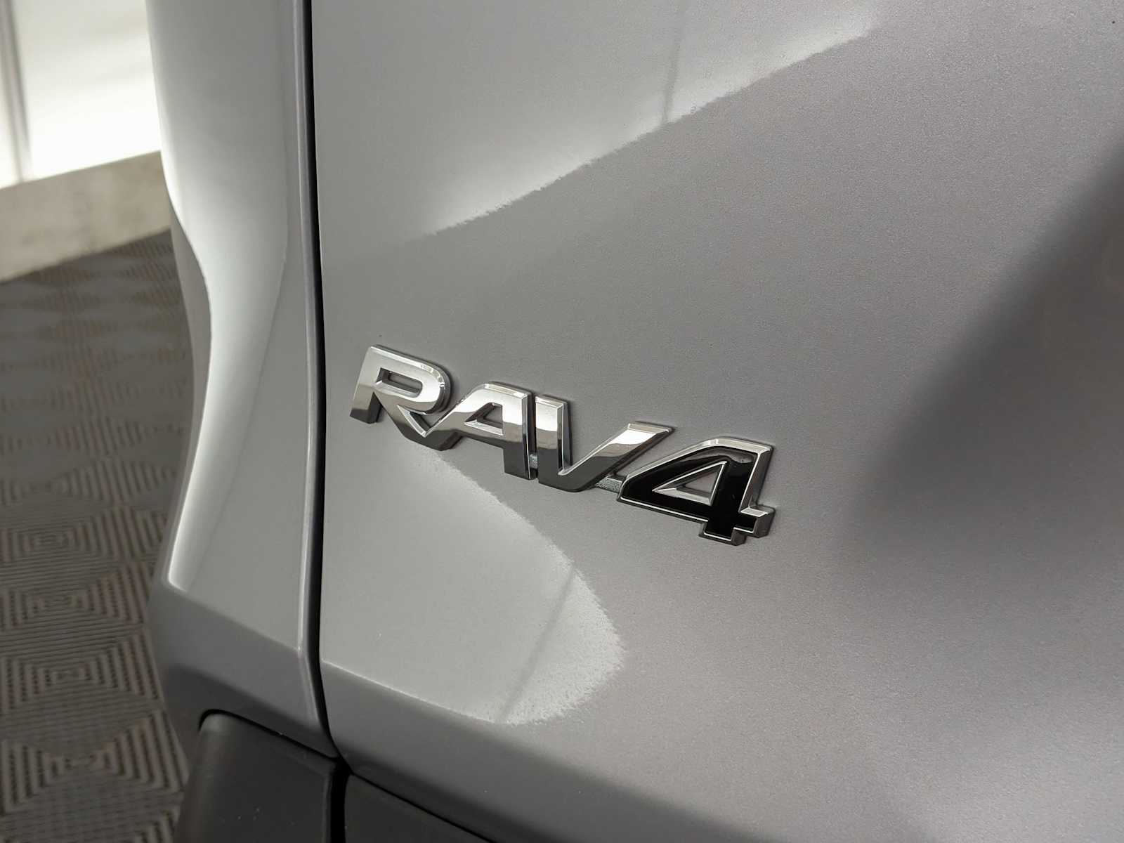 2023 Toyota RAV4 XLE photo 10
