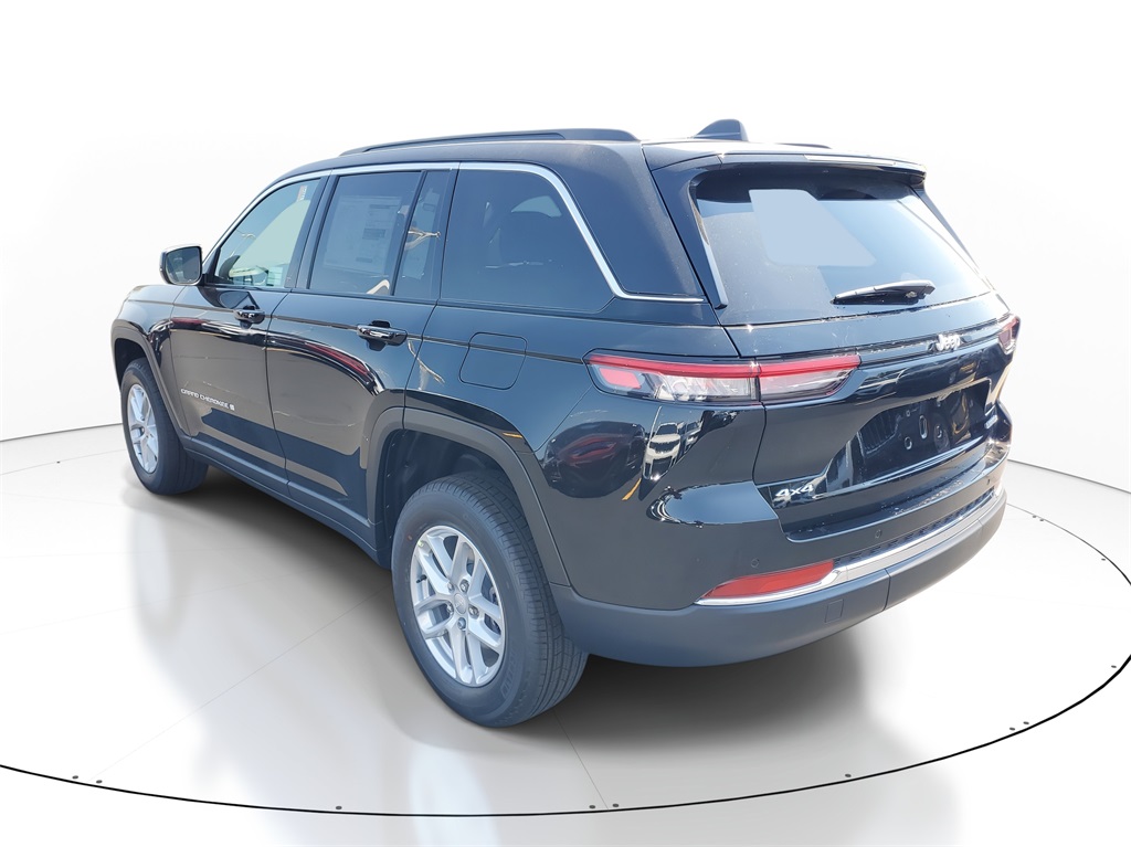 2025 Jeep Grand Cherokee Laredo X photo 3