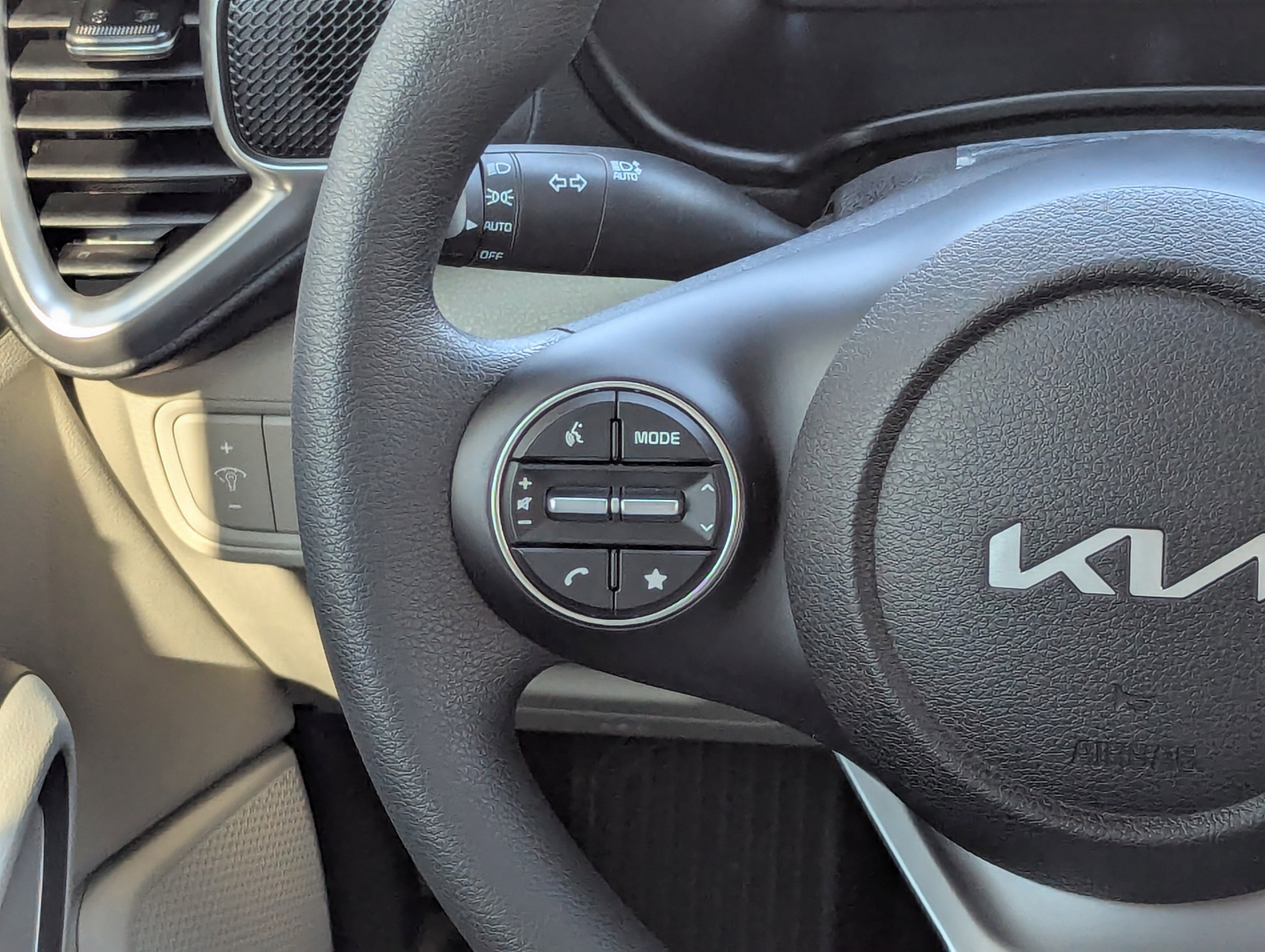 2025 Kia Soul LX photo 2