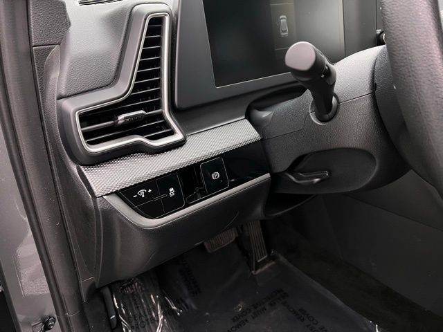 2024 Kia Sportage LX photo 8