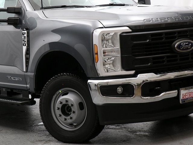 2025 Ford F-350 XL photo 3