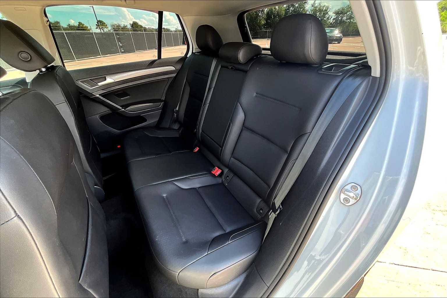 2021 Volkswagen Golf TSI photo 19