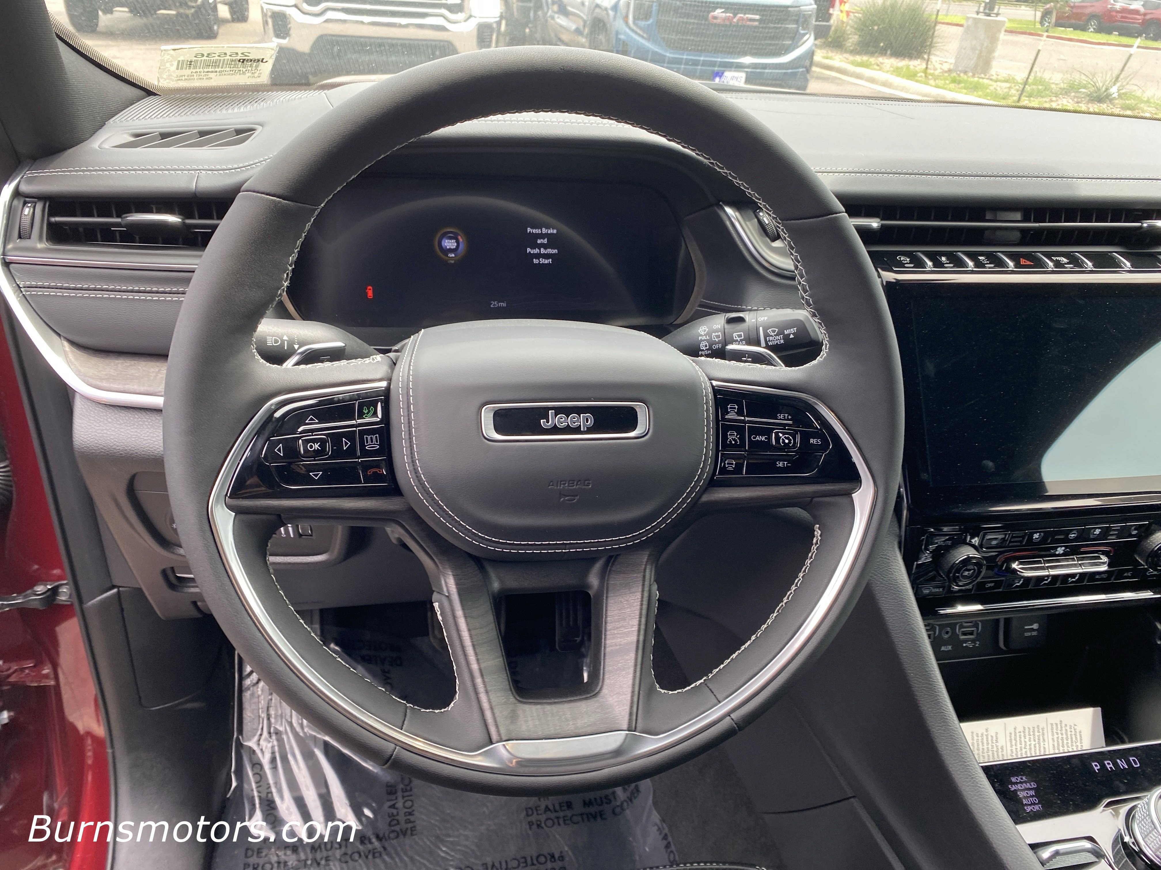 2025 Jeep Grand Cherokee Overland photo 3