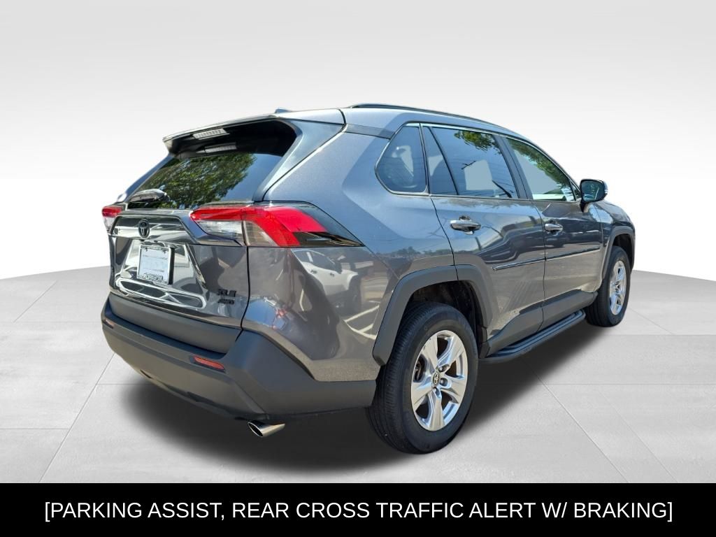 2023 Toyota RAV4 XLE photo 3