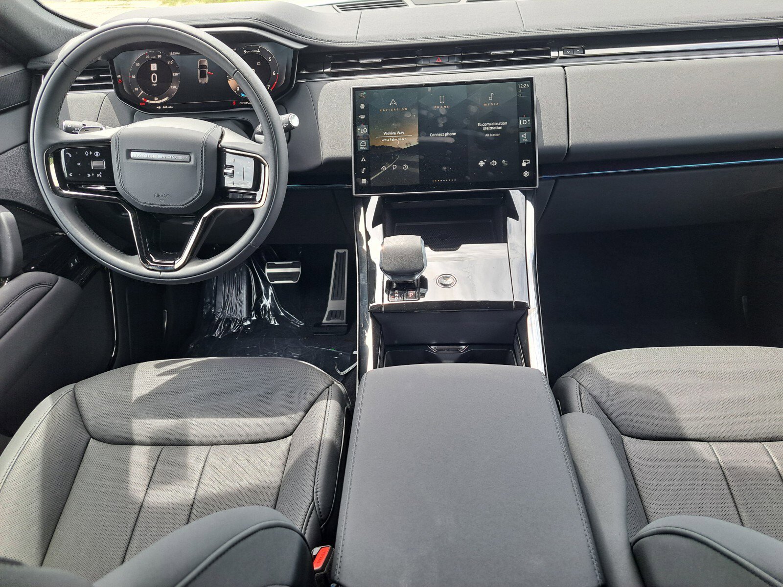 2025 Land Rover Range Rover Sport SE photo 4