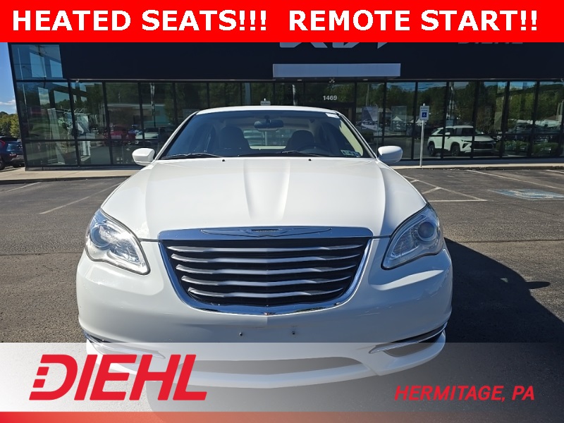 2013 Chrysler 200 Touring photo 2
