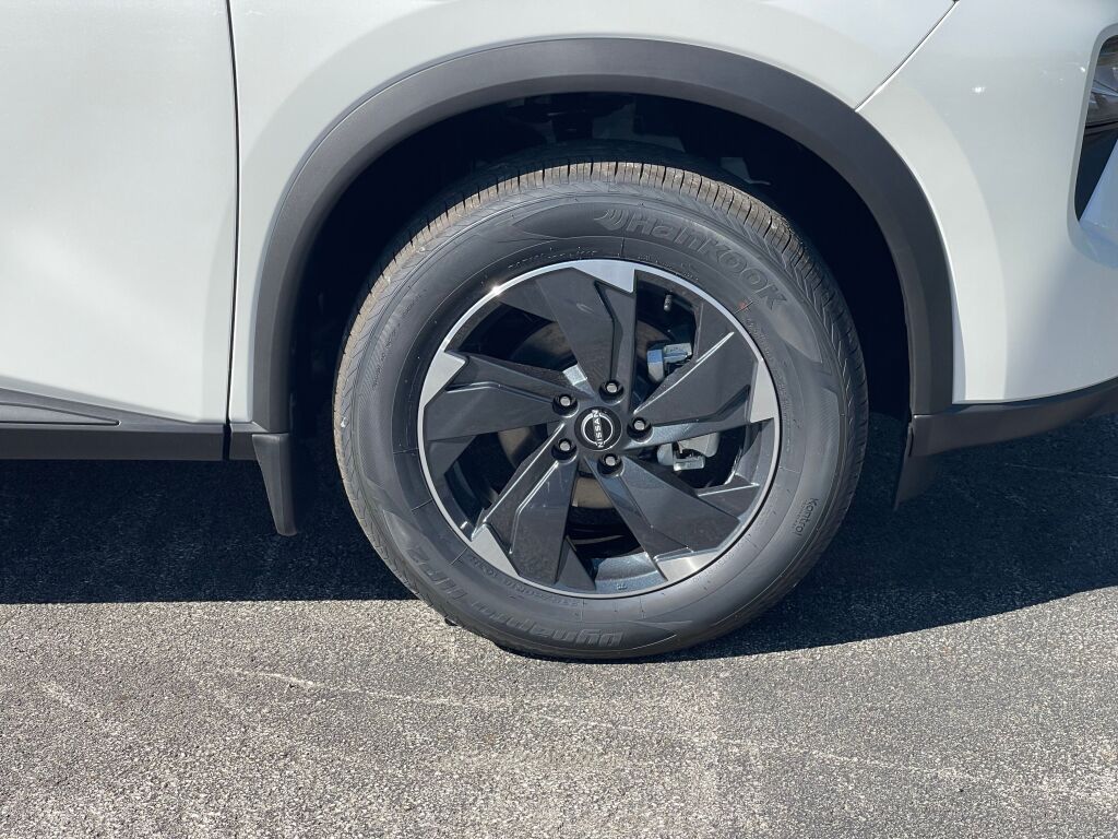 2026 Nissan Rogue SV photo 16