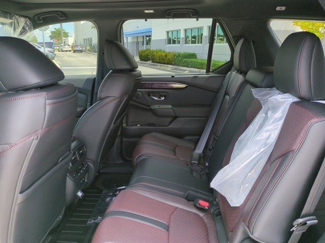 2025 Honda Pilot Black Edition photo 9