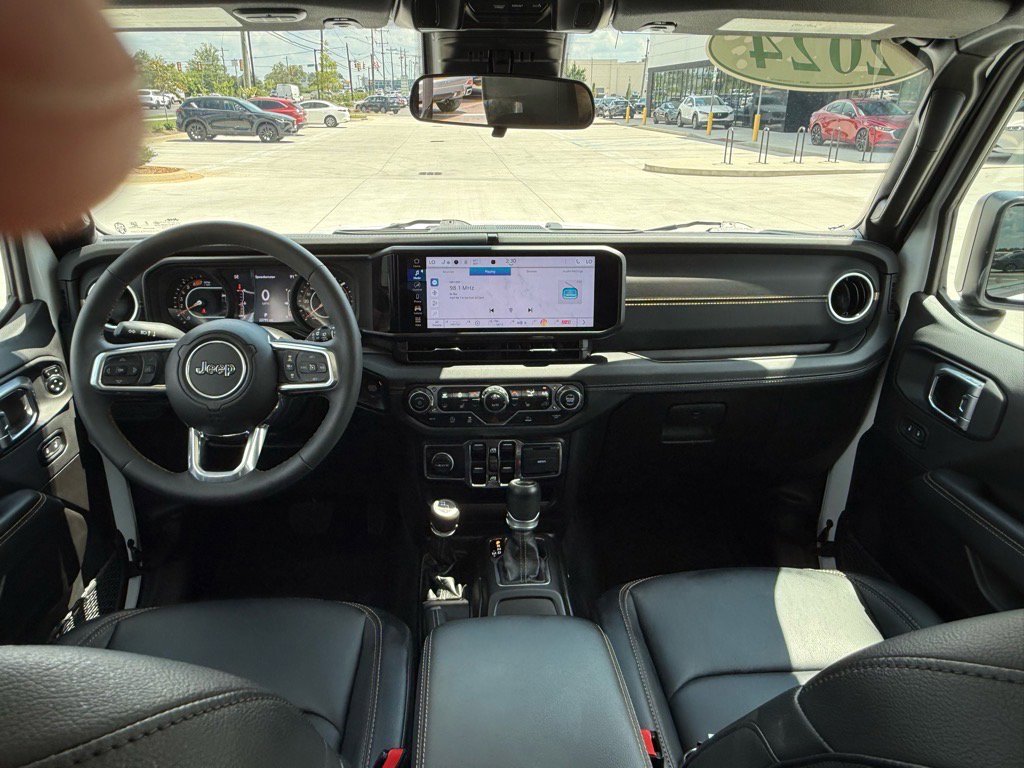 2024 Jeep Wrangler Sahara photo 12