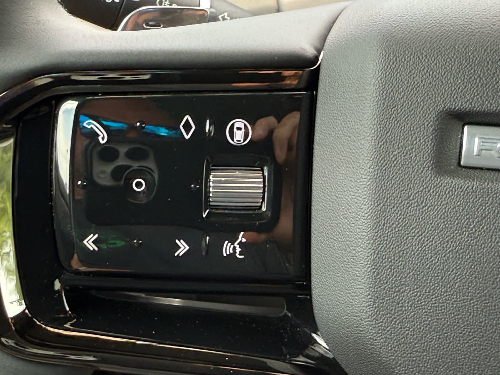 2024 Land Rover Range Rover Evoque Dynamic SE photo 22