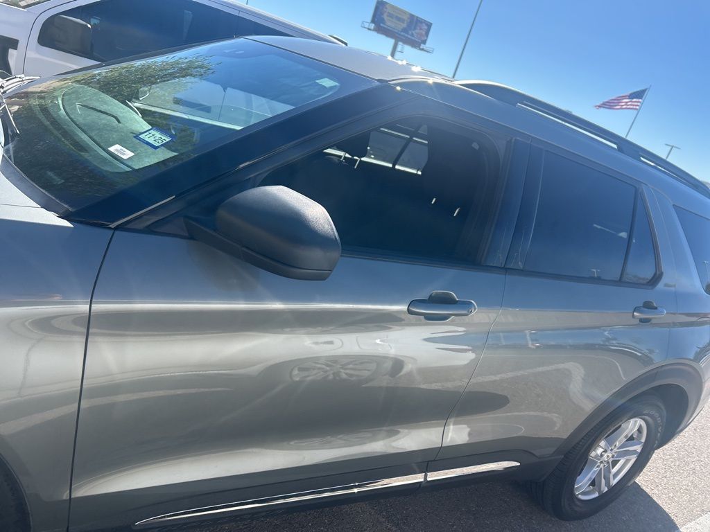 2020 Ford Explorer XLT photo 3