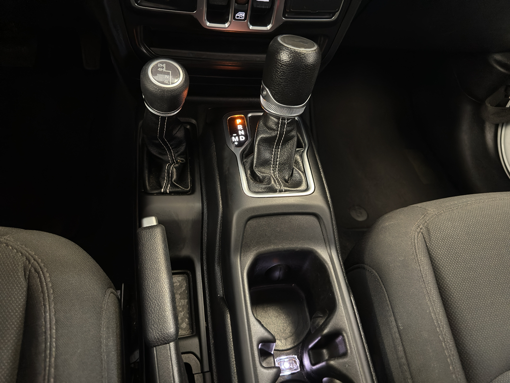 2023 Jeep Wrangler Sahara photo 13