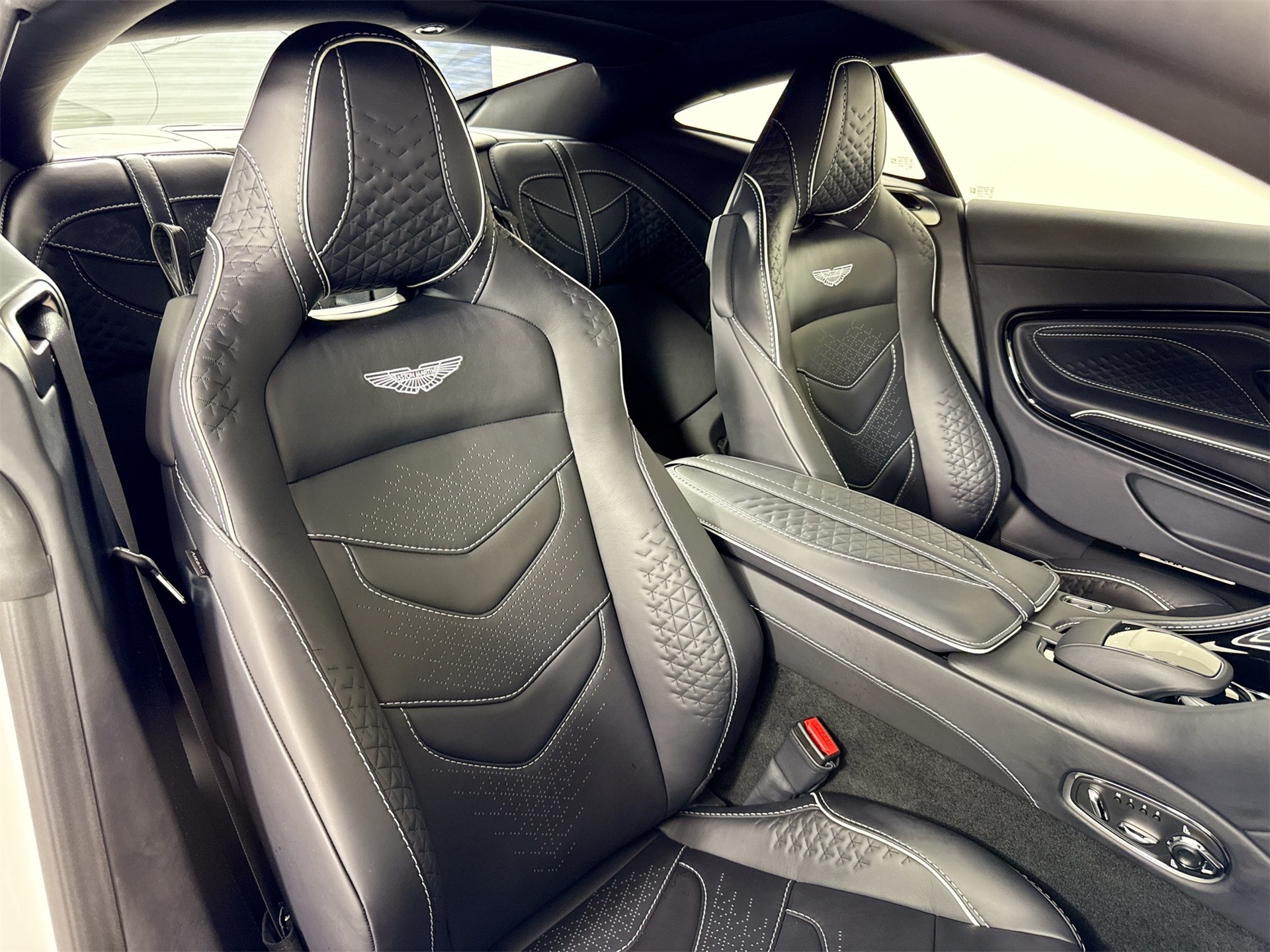 2023 Aston Martin DBS AM7 photo 23