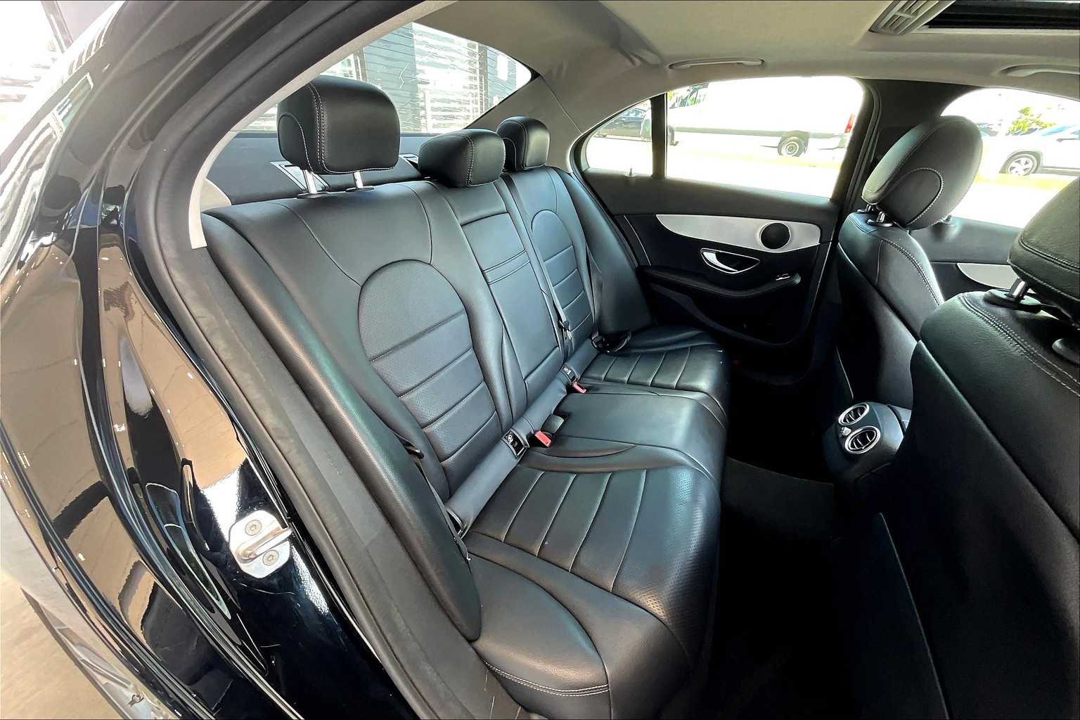 2019 Mercedes Benz C 300 photo 16