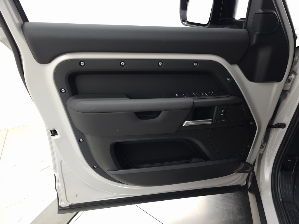 2026 LAND ROVER DEFENDER - Image 10
