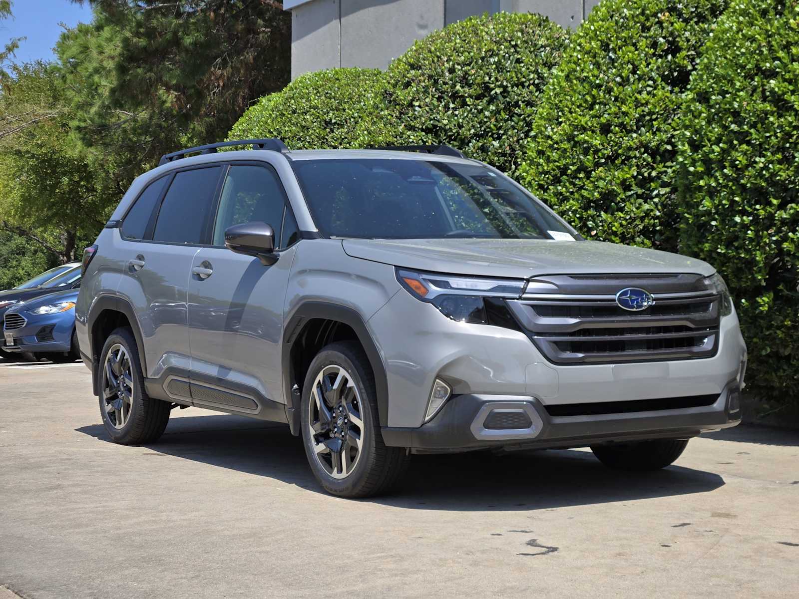 2025 Subaru Forester Premium photo 2