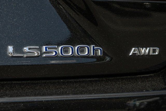 2018 Lexus LS 500h photo 2