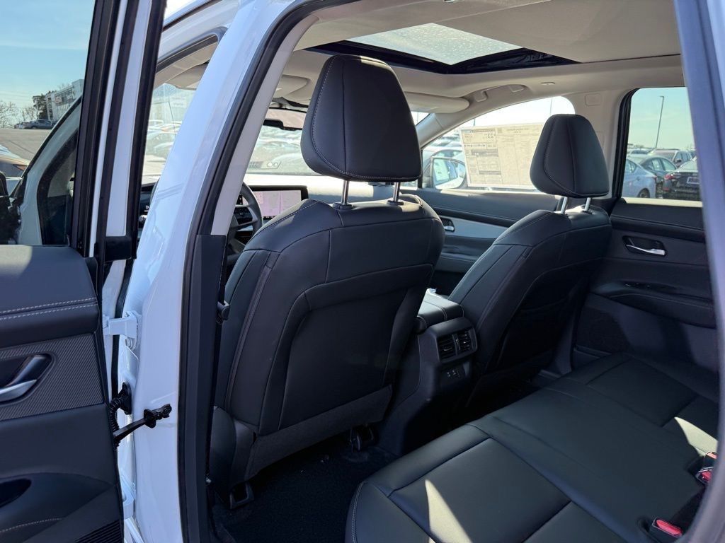 2025 Nissan Murano SL photo 13