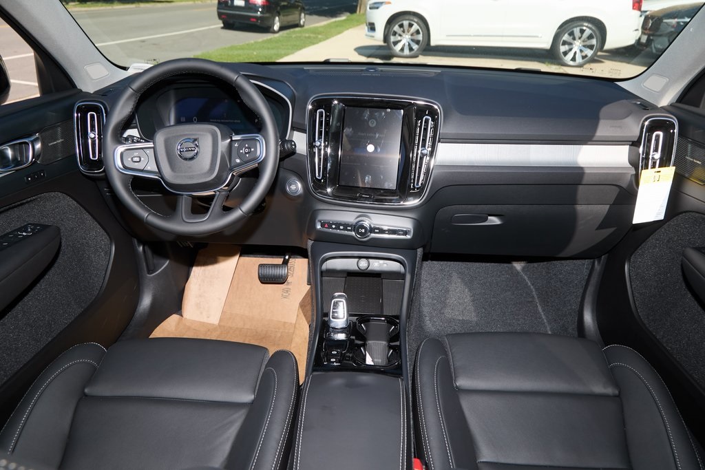 2026 VOLVO XC40 - Image 22