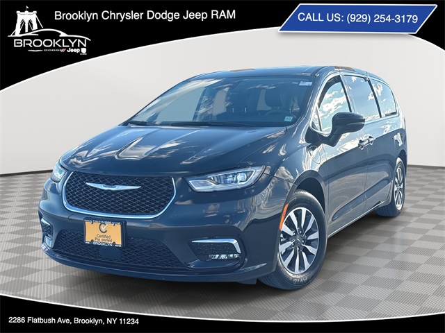 2023 Chrysler Pacifica Hybrid Touring L's photo