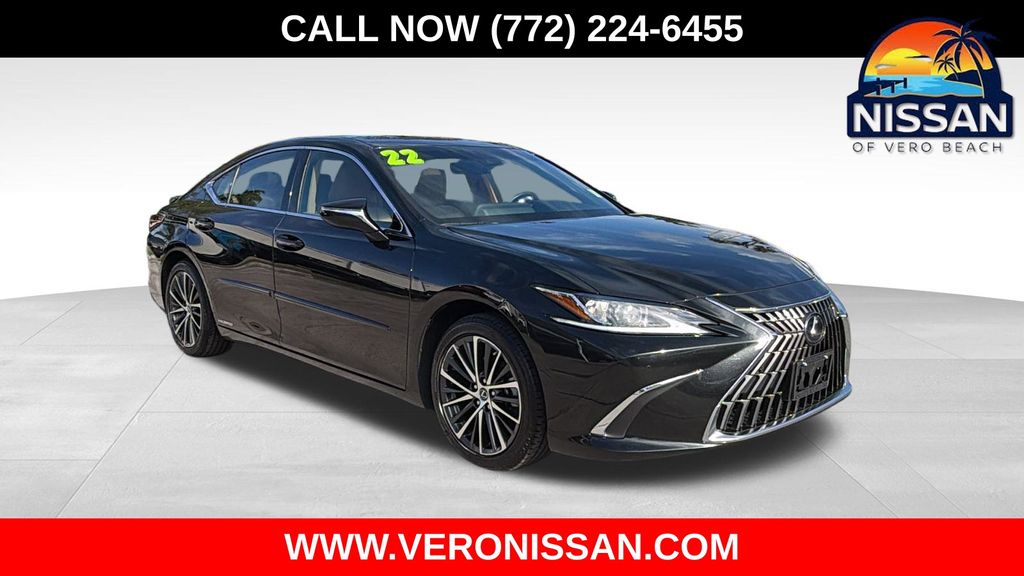 2022 Lexus ES Hybrid 300h's photo
