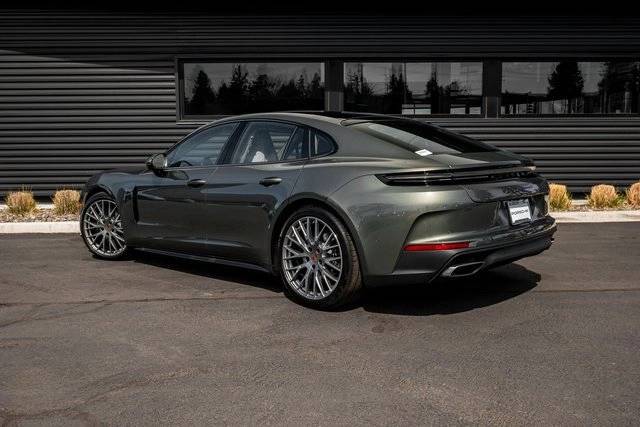 2025 Porsche Panamera 4 photo 3