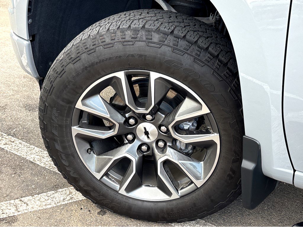 2024 Chevrolet Silverado 1500 RST photo 17