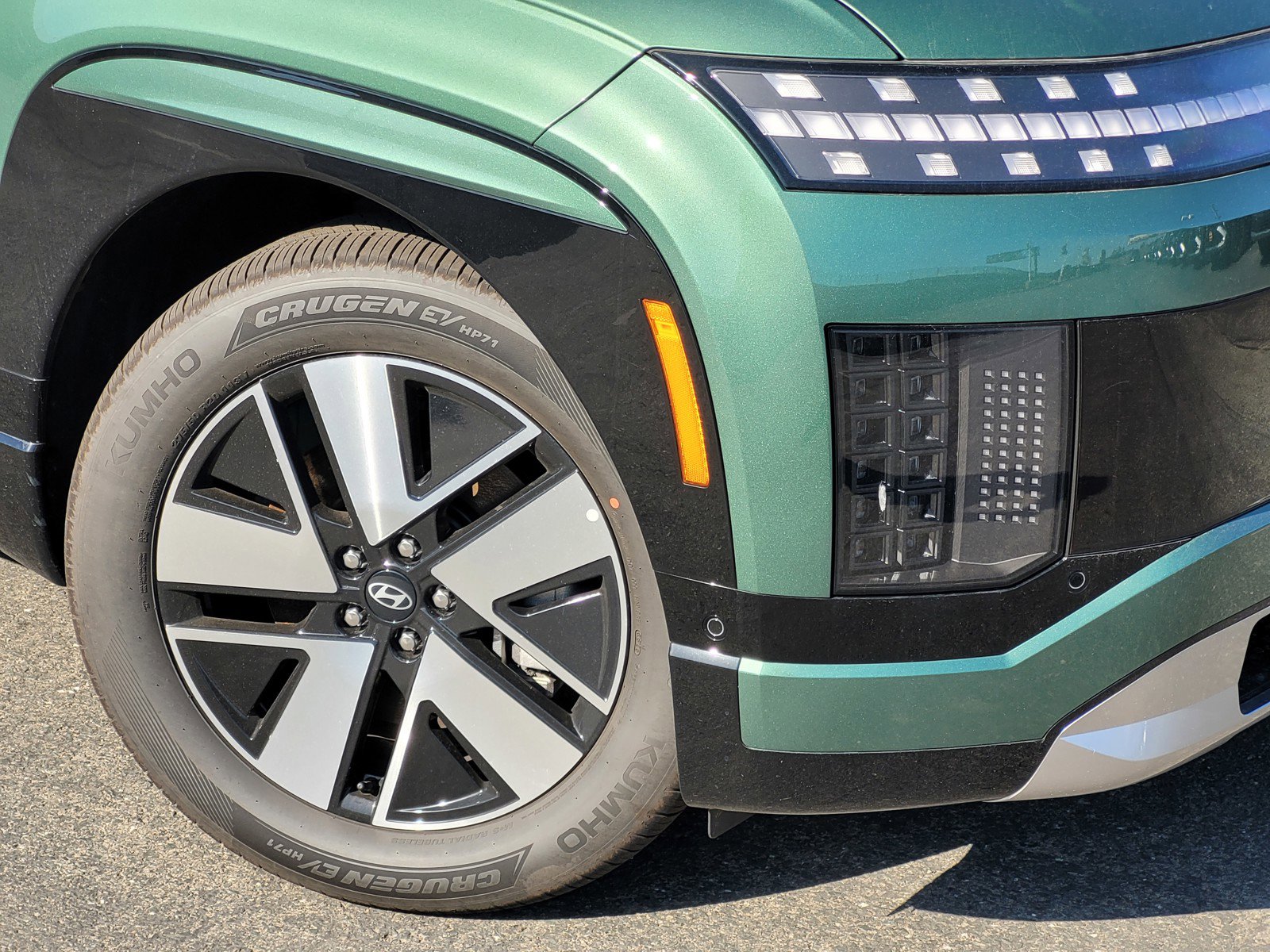 2026 Hyundai Ioniq SEL photo 4